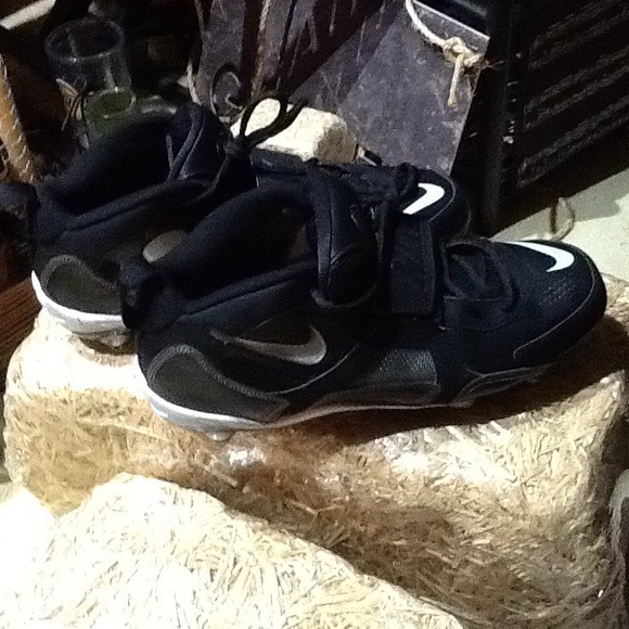 Nike Football Cleats

Steam Cleaned & Sanitized! - Picture 2 of 4